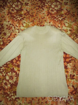 свитер шерстяной в хорошем состоянии,длина 75см,ширина-49см,длина рукава от плеч. . фото 1