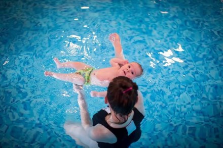 Грудничковое плавание - идеальный вид физической активности для детей с рождения. . фото 2