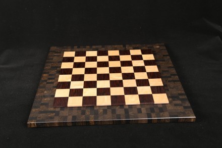 В комплект входят: полный набор фигур классических шахмат, янтарная доска, стол.. . фото 6