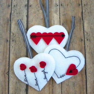 Валентинки - сердечки с вышивкой бисером ручной работы. 
Могут быть выполнены в. . фото 12
