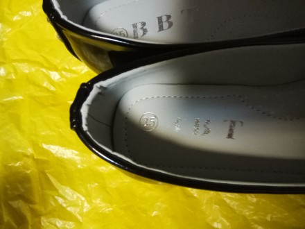 Туфельки для девочки фирмы ВВТ(фабричный Китай). 
Отличный вариант для школы. 
. . фото 8
