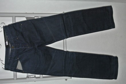Джинсы подростковые.
Материал: плотный джинс.
Цвет: темно-синий.
Состояние - . . фото 2