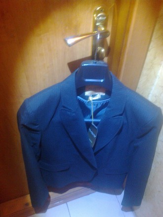 Черный пиджак вертикальную полоску (мелкую), стильный и деловой, состав ткани по. . фото 4