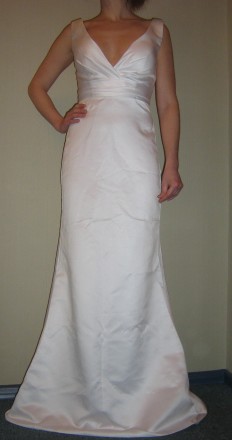 Продам свадебное платье, верх - плотный атлас, подкладка, размер 36-38
платье н. . фото 3