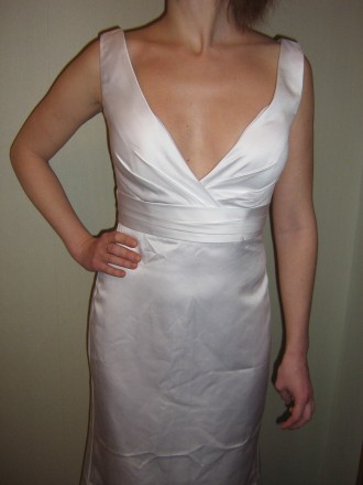 Продам свадебное платье, верх - плотный атлас, подкладка, размер 36-38
платье н. . фото 4