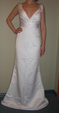 Продам свадебное платье, верх - плотный атлас, подкладка, размер 36-38
платье н. . фото 2