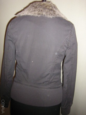Продам куртку, утепленная стеганная подкладка, воротник из искусственного меха р. . фото 4