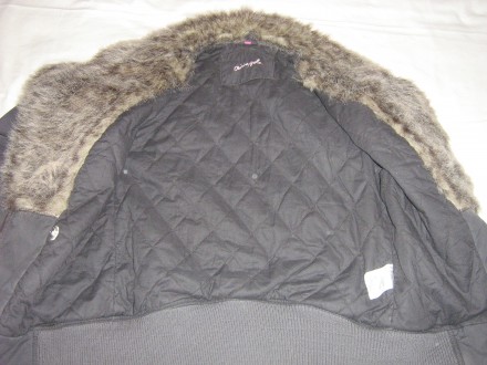 Продам куртку, утепленная стеганная подкладка, воротник из искусственного меха р. . фото 5