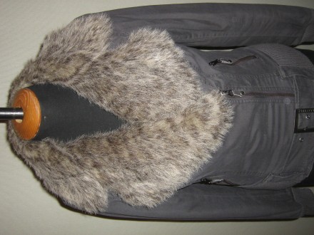 Продам куртку, утепленная стеганная подкладка, воротник из искусственного меха р. . фото 3