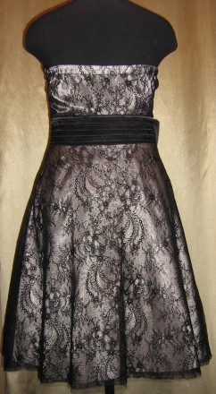 Продам платье из гипюра, юбка в 4 слоя-гипюр, сетка, атлас и подкладка. . фото 4