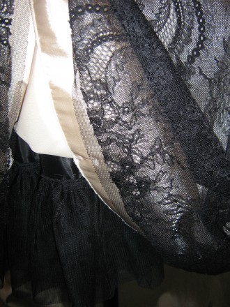 Продам платье из гипюра, юбка в 4 слоя-гипюр, сетка, атлас и подкладка. . фото 6