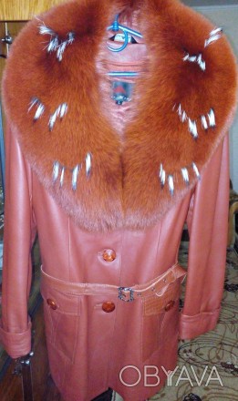 Продам новую женскую кожаную курточку. Мех на воротнике — шикарный песец. Размер. . фото 1