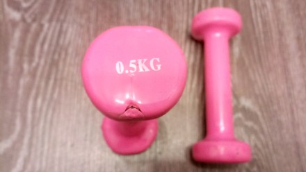 Гантели для фитнеса б/у. Есть небольшой задир резины (видно на фото)
цвет: розо. . фото 4