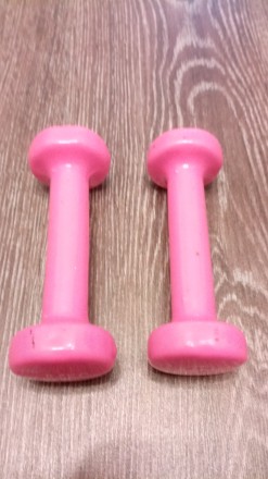Гантели для фитнеса б/у. Есть небольшой задир резины (видно на фото)
цвет: розо. . фото 3