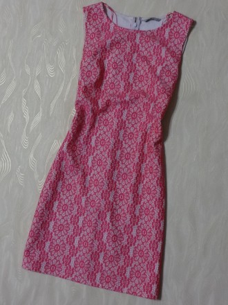 Ажурное розовое платье TU (Турция) , состояние новое. Ткань средней плотности, с. . фото 2