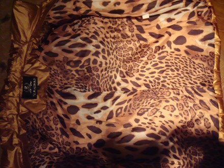 куртка теплая ,новая ,цвет: золотой металик, подкладка шелковая леопардовой расц. . фото 4