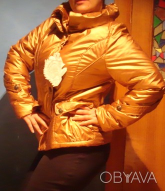 куртка теплая ,новая ,цвет: золотой металик, подкладка шелковая леопардовой расц. . фото 1