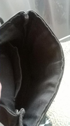 Маленькая черная кожаная сумочка, на длинной ручке. Внутри одно основное отделен. . фото 5