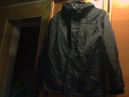 Продам 3-куртки муж.зимние в отличном состоянии б/у---разные размеры 50-52-54.
. . фото 2