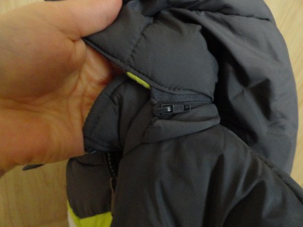 Куртка на мальчика демисезонная, на синтепоне, утеплена изнутри флисом. В ней ко. . фото 6
