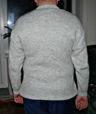 Симпатичный мужской свитер. Очень теплый.
Цвет серый.
Рукава и низ на манжете.. . фото 3