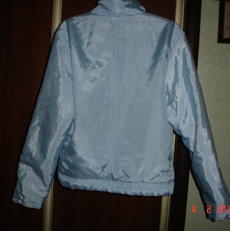 Куртка 44-46 р. світло-ніжно-голуба, молодіжна, спереду на замочку, 2 кишені. 
. . фото 4