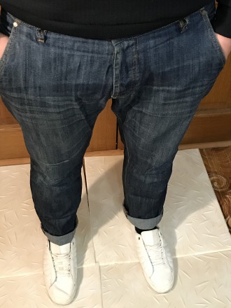 Мужские джинсы 
Straight Seventy two Denim
Обхват пояса: 105 см
Обхват бёдер:. . фото 3