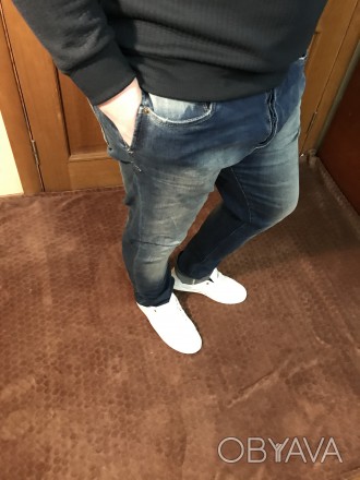 Мужские джинсы Zara Jeans Man

Полуобхват пояса: 55 см
Полуобхват бёдер: 60 с. . фото 1