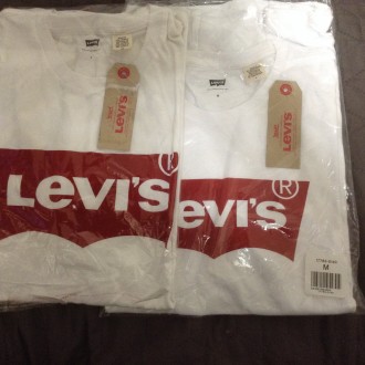 Оригинальные новые футболки Levis, цвет белый с красным логотипом Levis на груди. . фото 2