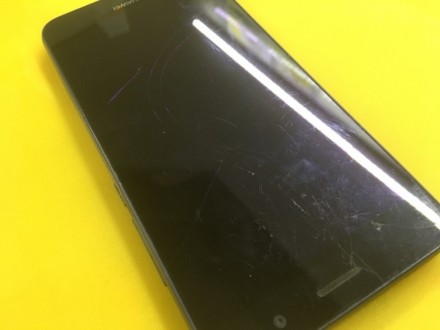 Продам телефон Huawei y6 pro разбит экран. Упал разбился экран и не включается. . фото 2