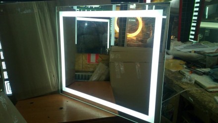 Зеркало с экономной лэд подсветкой на основе бельгийского, влагостойкого полотна. . фото 5