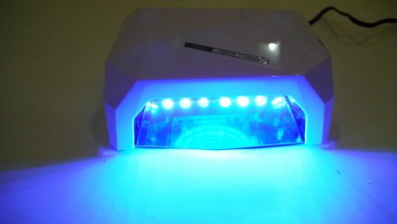 Ультрафиолетовая Led UV лампа 36 W с таймером для маникюра и педикюра 
Кристалл. . фото 3