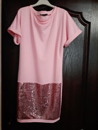 Платье розового цвета с блесками впереди.Состояние отличное.РазмерS-M. . фото 4