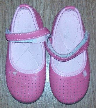 Продам туфельки для девочки в идеальном состоянии, единственный недостаток - отк. . фото 3