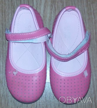Продам туфельки для девочки в идеальном состоянии, единственный недостаток - отк. . фото 1