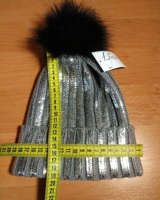 Зимняя шапка с блеском и съемным меховым балабоном ( Ог 54-58 см ).
Серая вязан. . фото 5