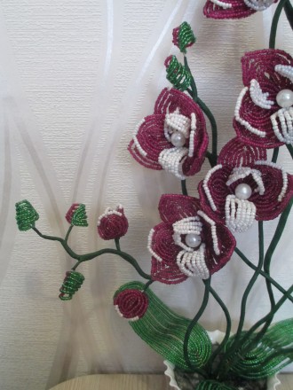 Орхидея из бисера . Ручная работа. Послужит украшением любого интерьера в доме. . . фото 4