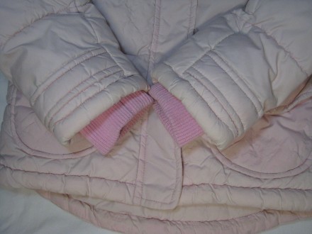 Курточка теплая H&M от 104 до 116 р-р

Курточка нежно розовая, для горок, двор. . фото 4
