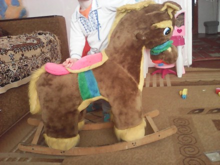 Хороша конячка купили для свого хлопчика та нажаль незахотів гойдатись, іграшка . . фото 3