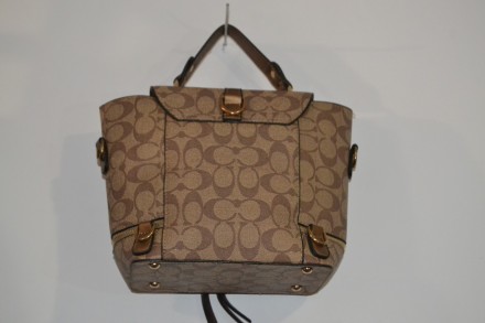 симпатичная сумочка-рюкзак,имеет лёгкую текстуру,и красивый дизайн.2в1. . фото 2