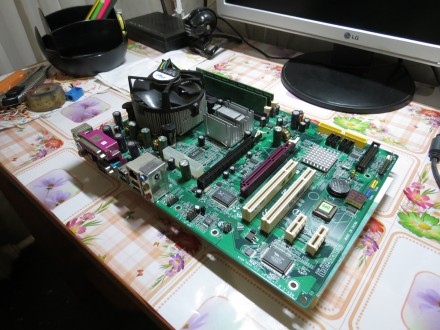 Комплект: Материнская плата 775s Epox ep-5ela3i с поддержкой PCI-E и AGP видеока. . фото 2