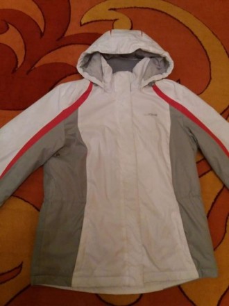 Женская лыжная куртка фирмы GLISSADE. Не промокает, водоотталкивающая. Покупала . . фото 2