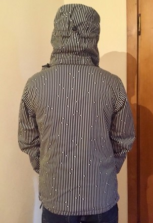Крута лижна куртка від відомої фірми Непромокає/ продуває Стан ідеальний, ніяких. . фото 5