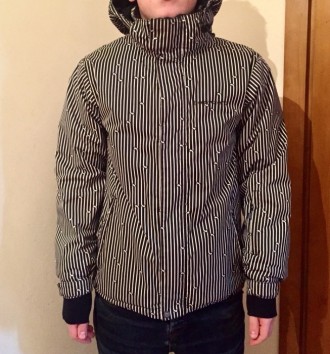 Крута лижна куртка від відомої фірми Непромокає/ продуває Стан ідеальний, ніяких. . фото 2