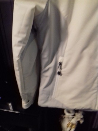 Продам куртку лыжную.бело-серого цвета в идеальном состоянии. Производство Вьетн. . фото 4