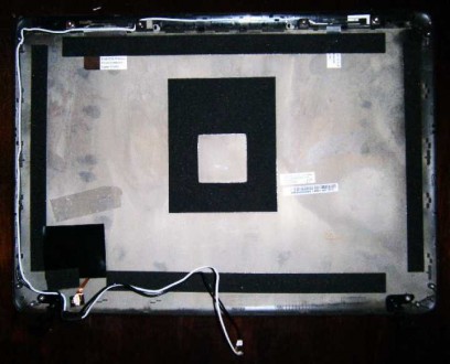 Крышка матрицы с антеннами Wi-Fi и подсветкой логотипа am05q000900, снята с ноут. . фото 3