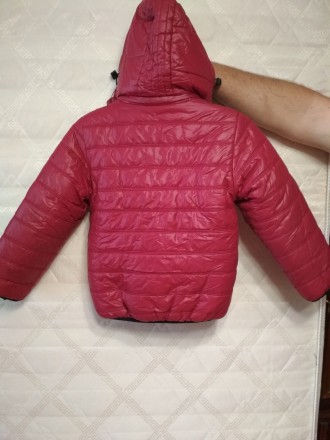 Зимняя курточка на мальчика или девочку 5-7лет в отличном состоянии! Красивый кр. . фото 2