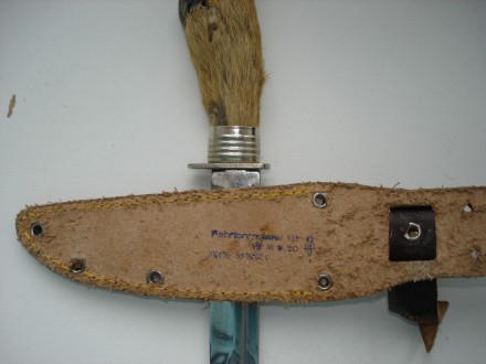 Ножи немецкой фирмы Rostfrei, с козьей ножкой (шерсть на ножке повреждена молью). . фото 6