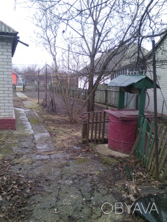 продам дом глинобитный обложен кирпичом.состояние жилое.во дворе есть гараж.широ. Новомосковск. фото 1