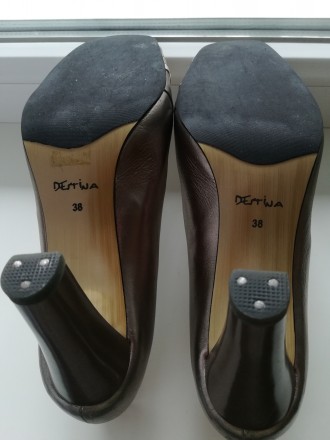 Оригинальные кожаные женские туфли,в отличном состоянии.
Цвет - серебристо- беж. . фото 3
